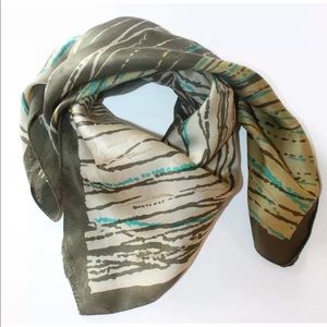 Chatter Club Women Scarf 100% Silk Made Italy 18x19 Green Abstract Print Square